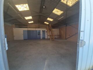  Atelier à louer 160 m²