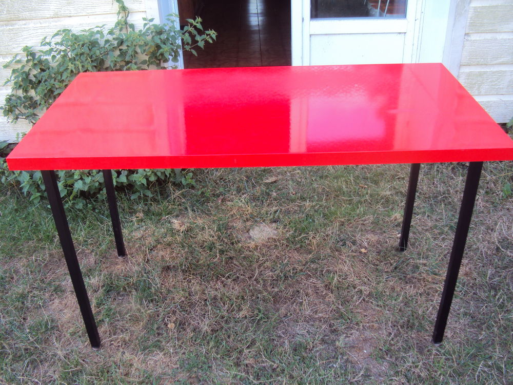 TABLE IKEA FORMICA ROUGE Meubles