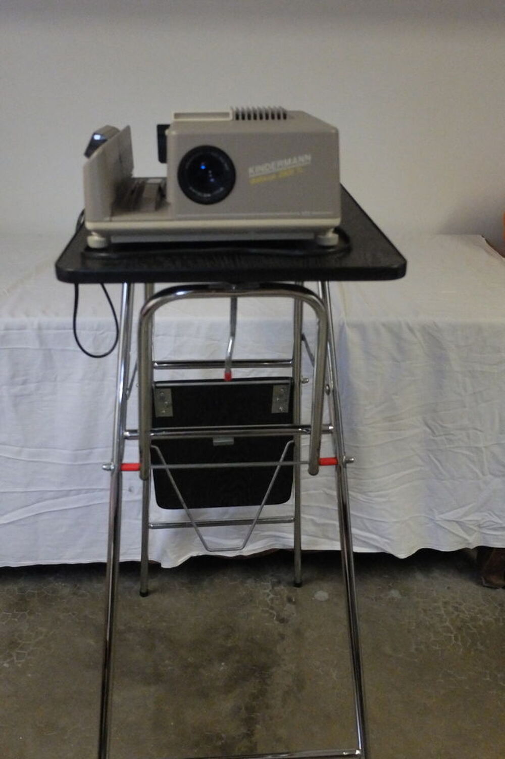 table pour vid&eacute;oprojecteur Matériel informatique