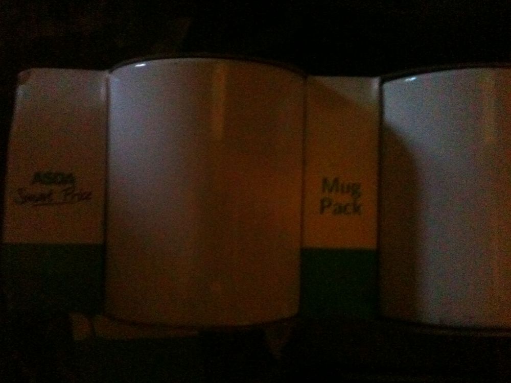 Pack de 4 mugs blancs Asda achet&eacute;s en Angleterre, porcelaine Cuisine