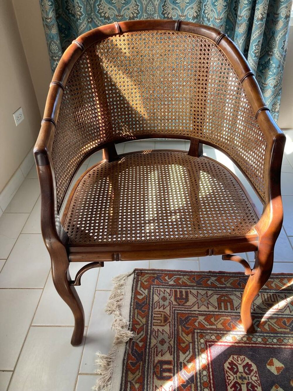 Table ronde + 2 fauteuils Meubles