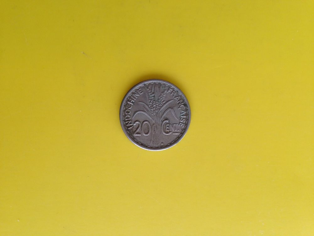 1 ancienne pi&egrave;ce de monnaie de l'indochine Francaise.. 