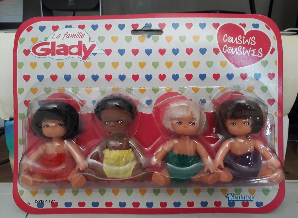 Poup&eacute;es ( La famille Glady ) NEUF 