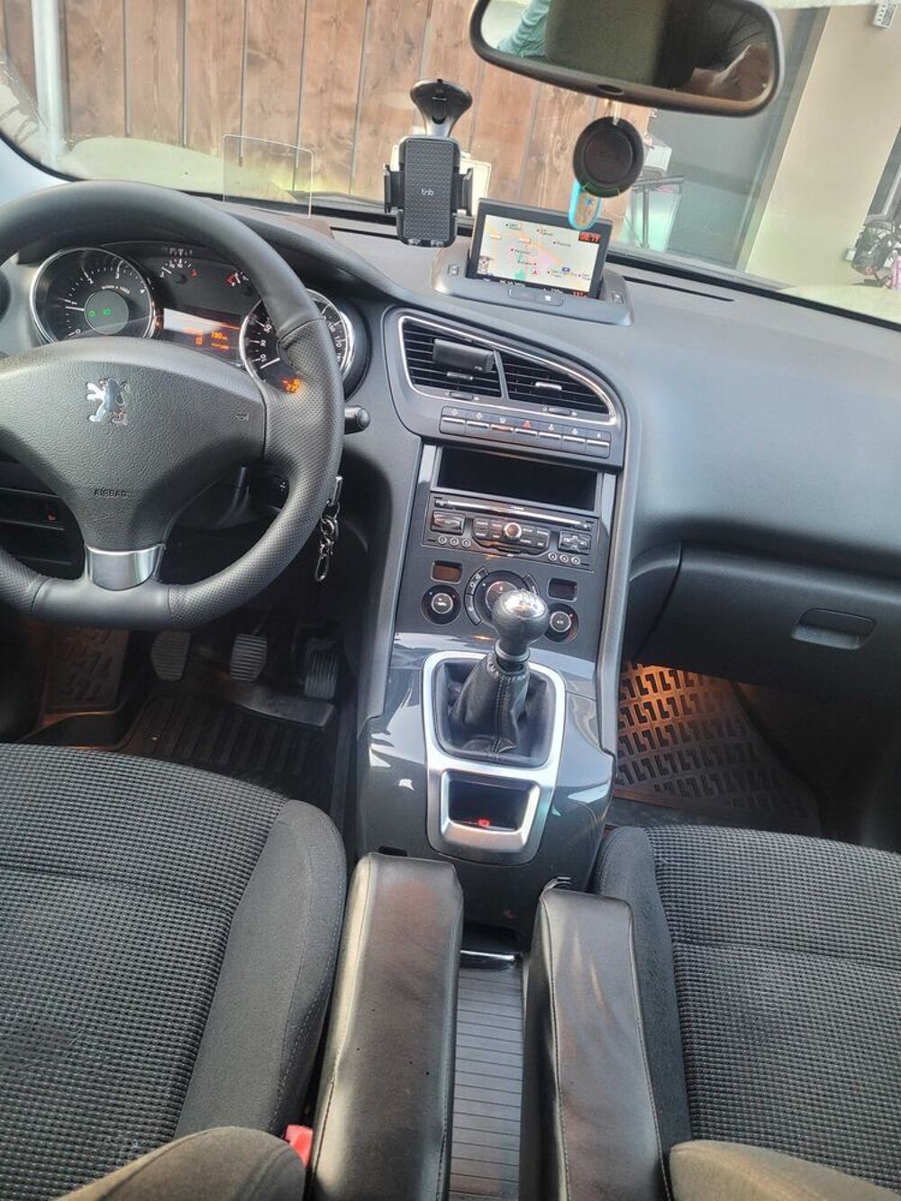 5008 1.6 HDi 112ch FAP BVM6 Allure 7pl 2011 occasion 10000 Troyes