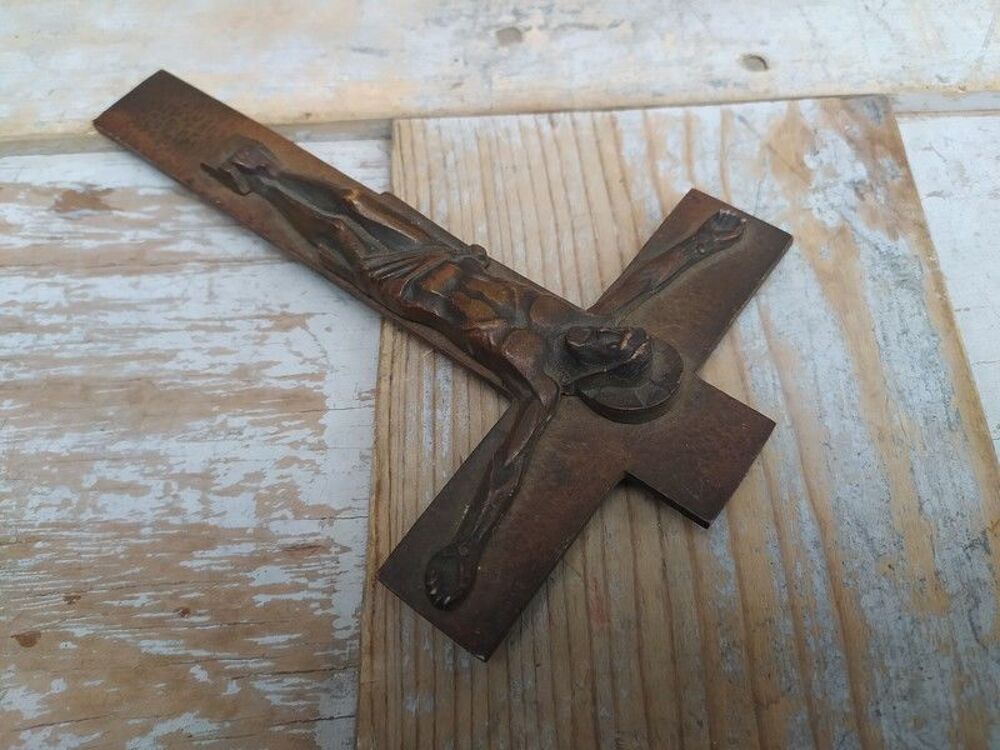 Ancien Crucifix en Bronze Art D&eacute;co 