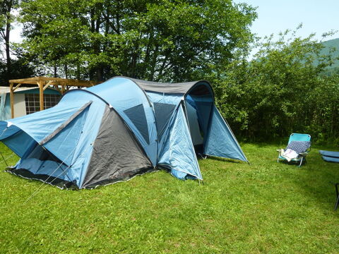 Tente de camping 2 chambres  90 Pont-vque (38)