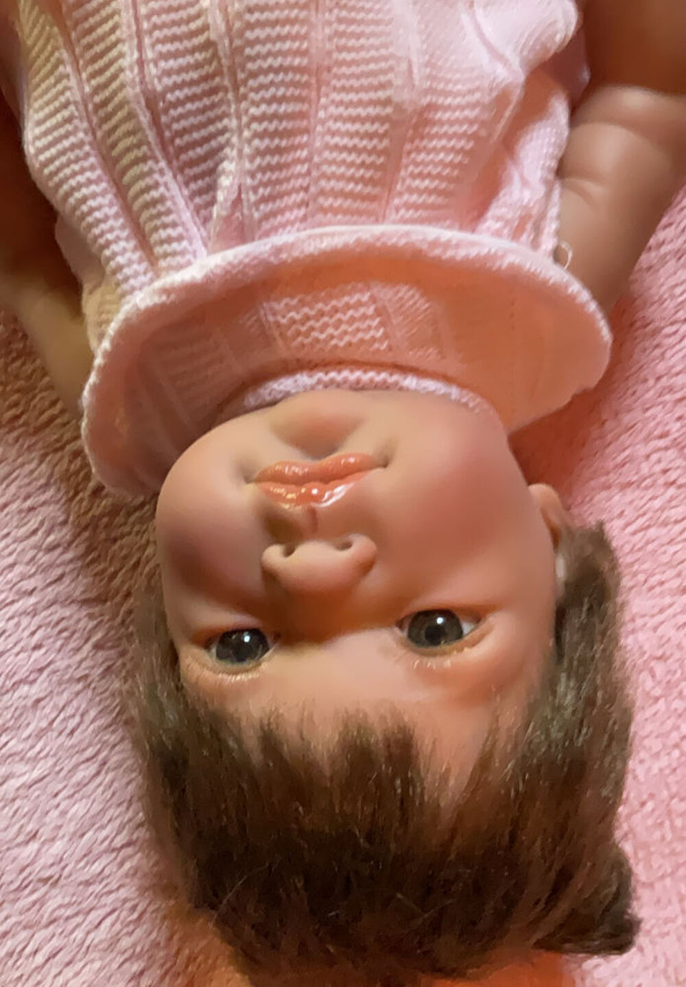Poup&eacute;e reborn fille robe rose 
