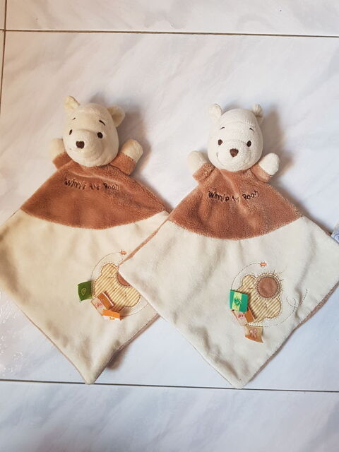 Lot 2 doudous winnie l'ourson losange beige- soleil - disney 12 La Clotte (17)