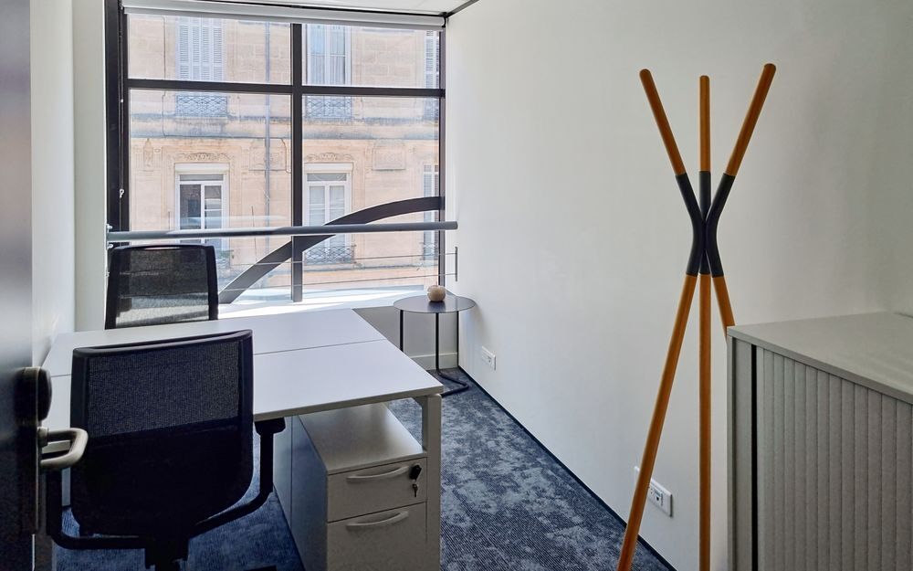   Espace de bureau privé pour 3 personnes à Bordeaux, Signature Place des Grands Hommes Bordeaux