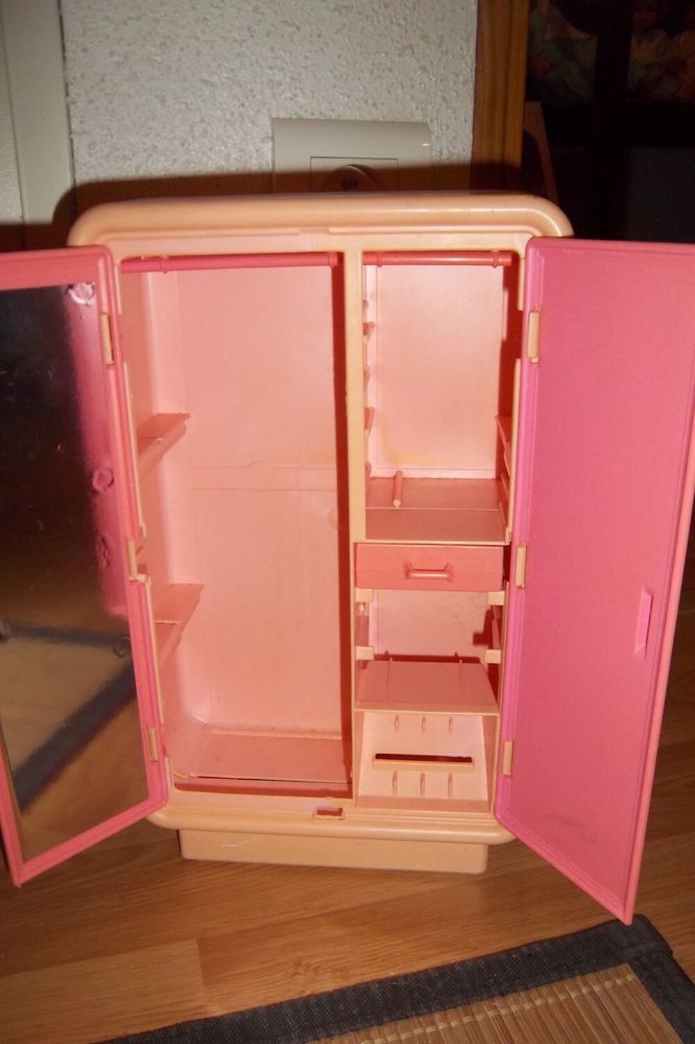 Armoire Barbie rose 1977 Jeux / jouets