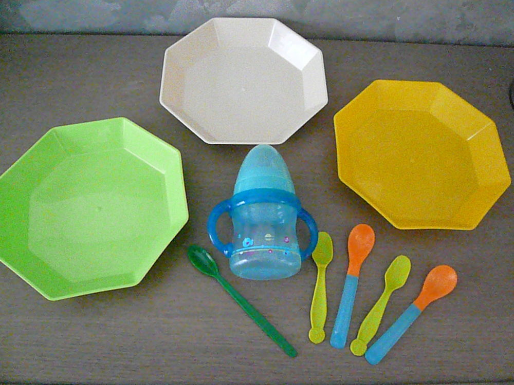 Vaisselle pour b&eacute;b&eacute; ? Lot 1 Pu�riculture
