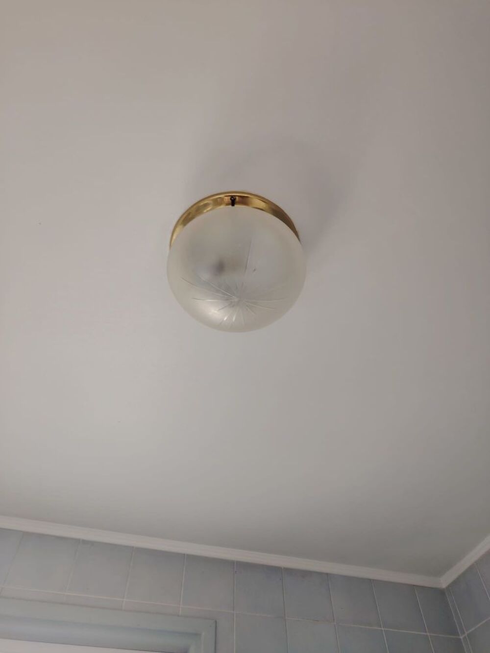 Plafonnier boule dor&eacute; Décoration