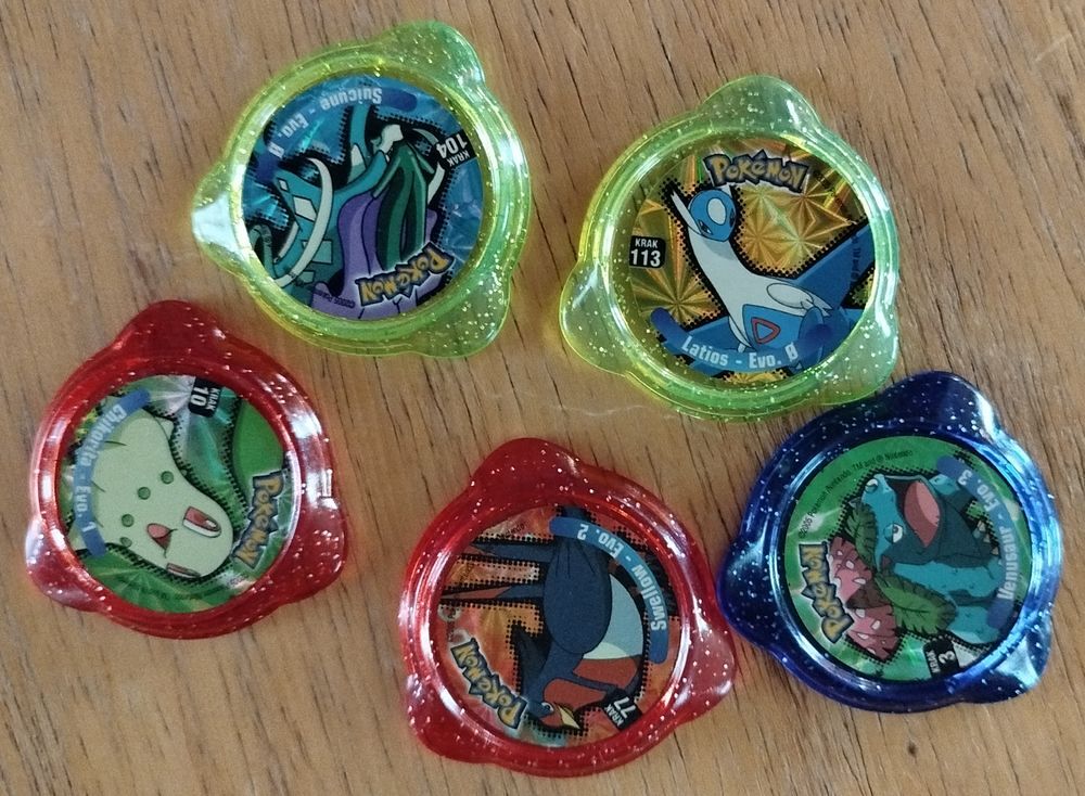 5 kraks Pok&eacute;mon, 5 pogs et 2 jetons 