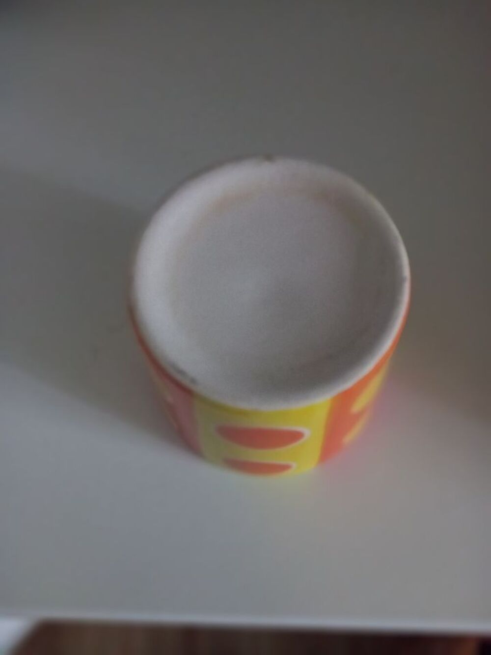 Verre en c&eacute;ramique jaune et orange D�coration