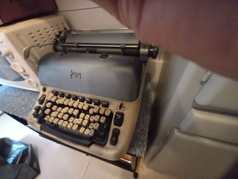 machine a écrire JAPY - projecteur KODACK ANNEE 1950; 50 Badevel (25)