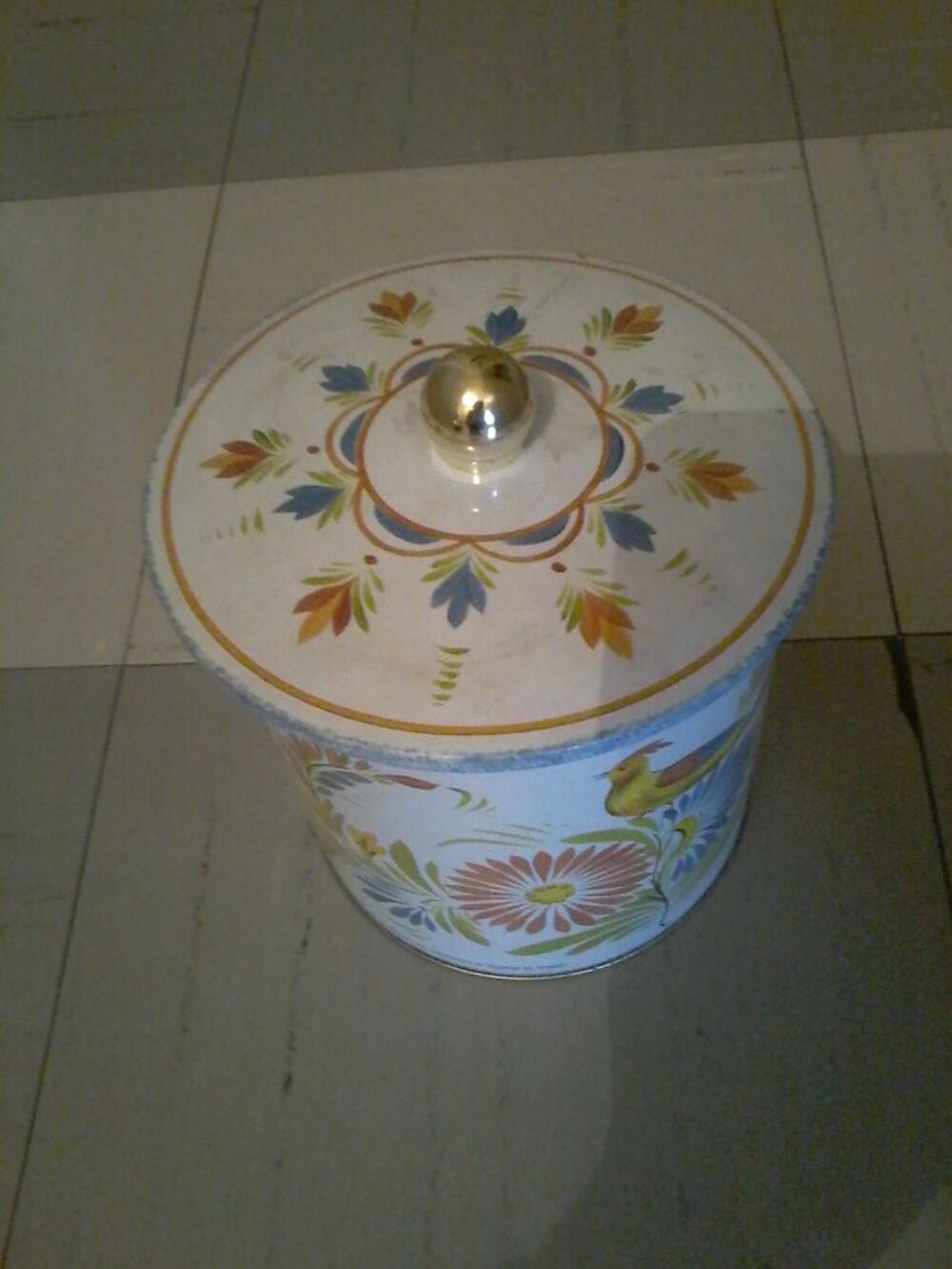 Boite remplie de vis etc Bricolage