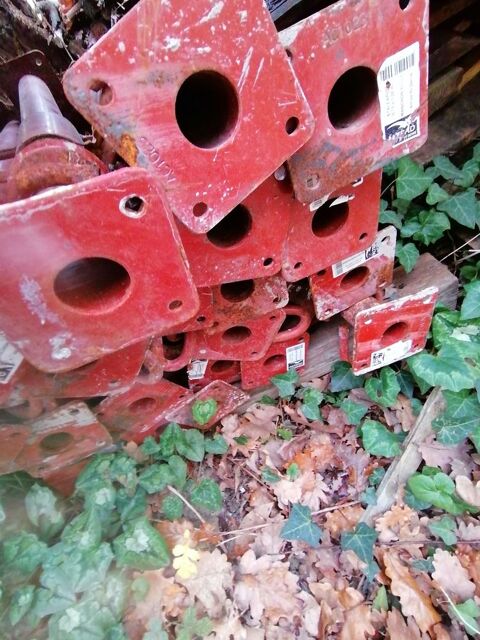 ( 10 ) Etai ma�on ALTRAD petit modele 75 cm � 1.20 m 18 Veign� (37)