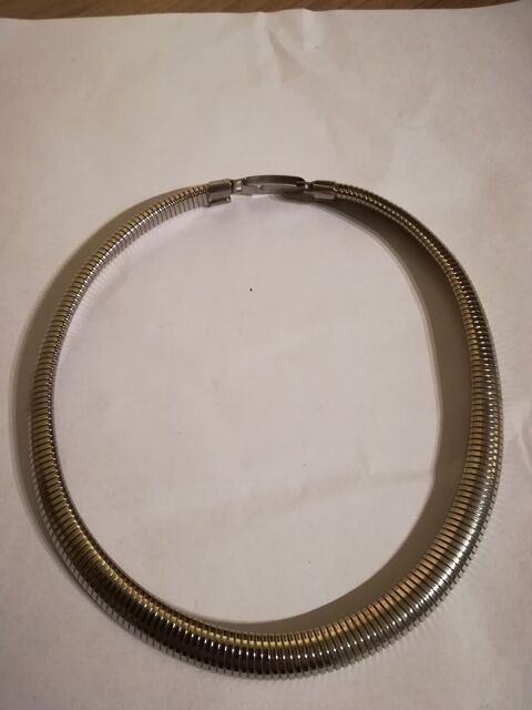 COLLIER fantaisie / TOUR DE COU EN METAL ARGENTE 
0 Mouvaux (59)