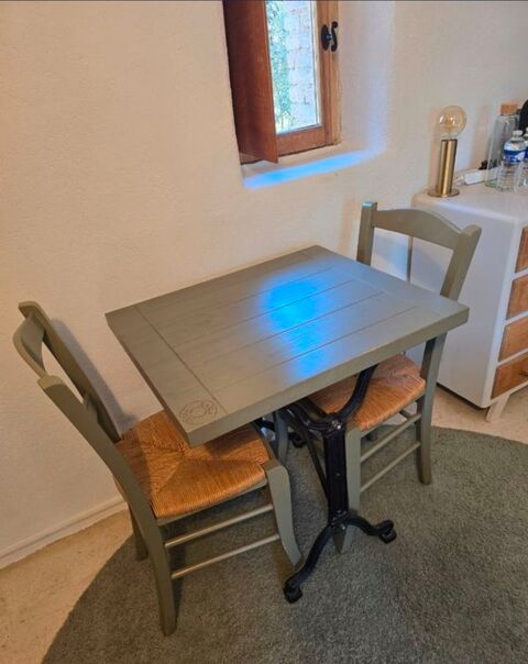 1 table + 2 chaisses 120 Lussan (30)
