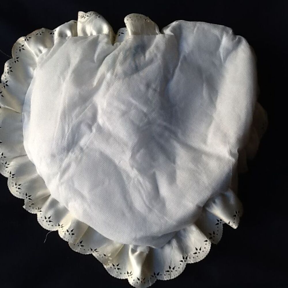 COUSSIN "PIERROT" en forme de coeur Décoration