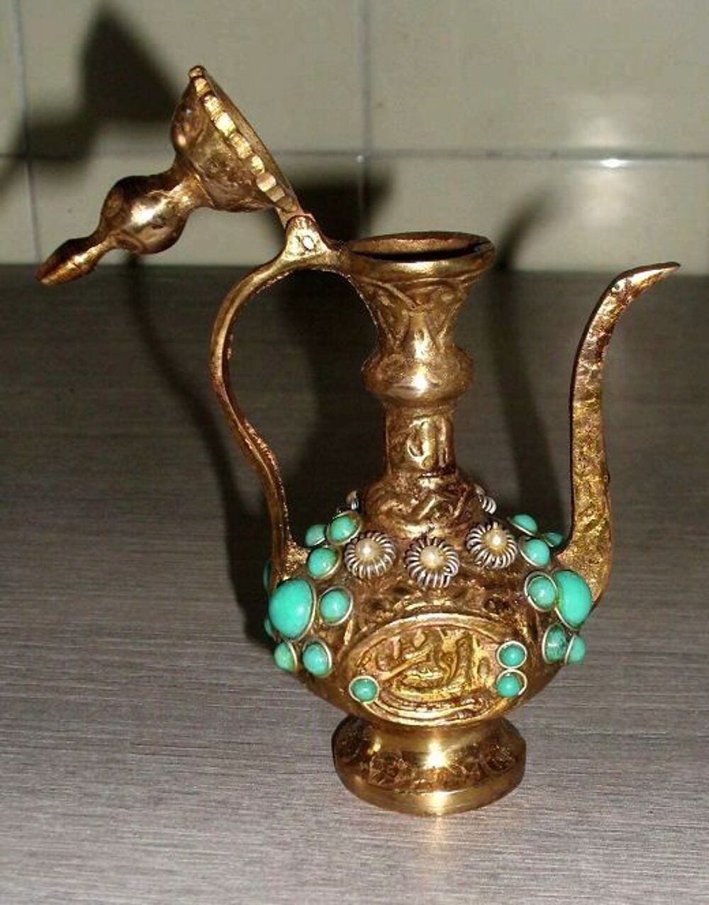 Pichet en bronze et turquoises indien 