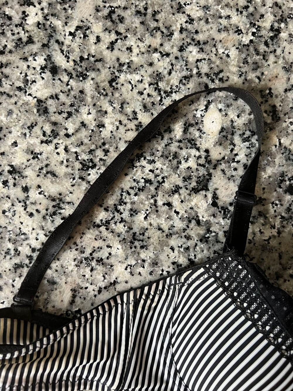 Soutien-Gorge Ray&eacute; Noir et Blanc Dentelle Taille 90B ? Neuf Vêtements