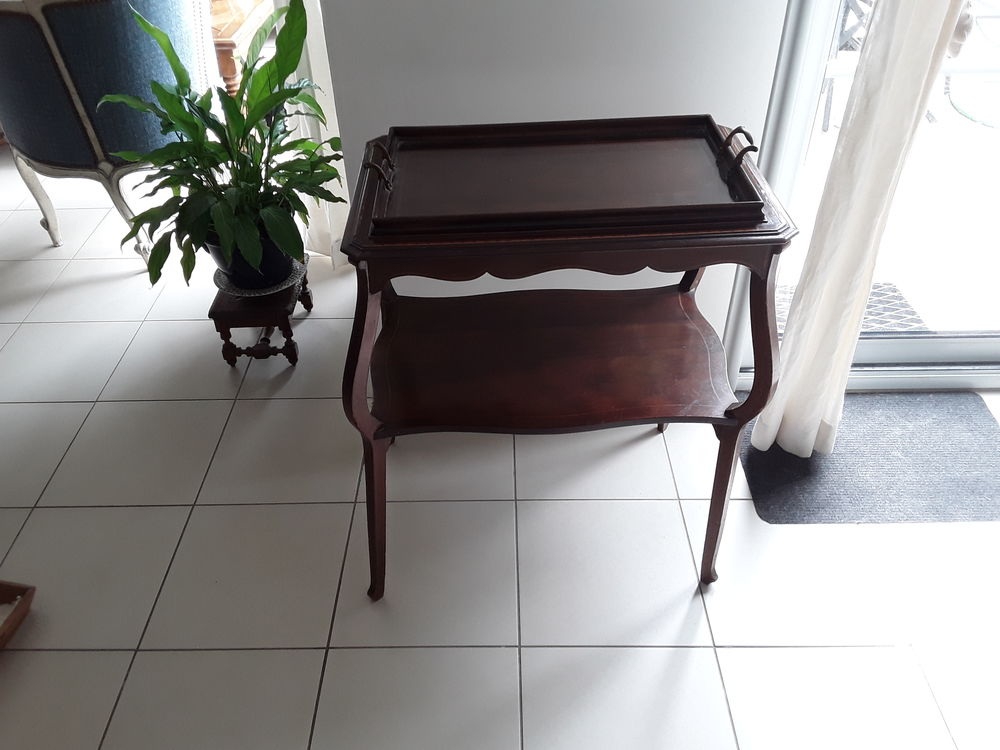 Petite table en bois Meubles