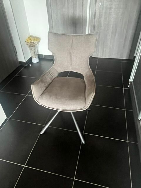 d'un lot de 6 chaises design 450 Antibes (06)