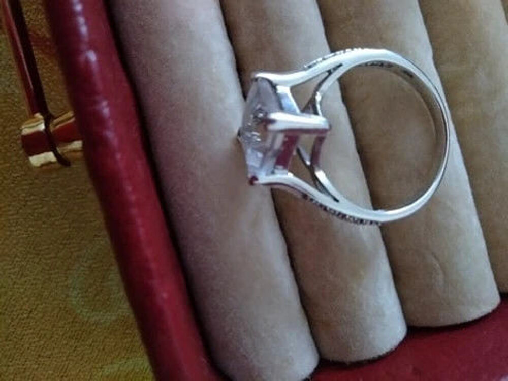 Bague pierre crystal et zirconium Bijoux et montres
