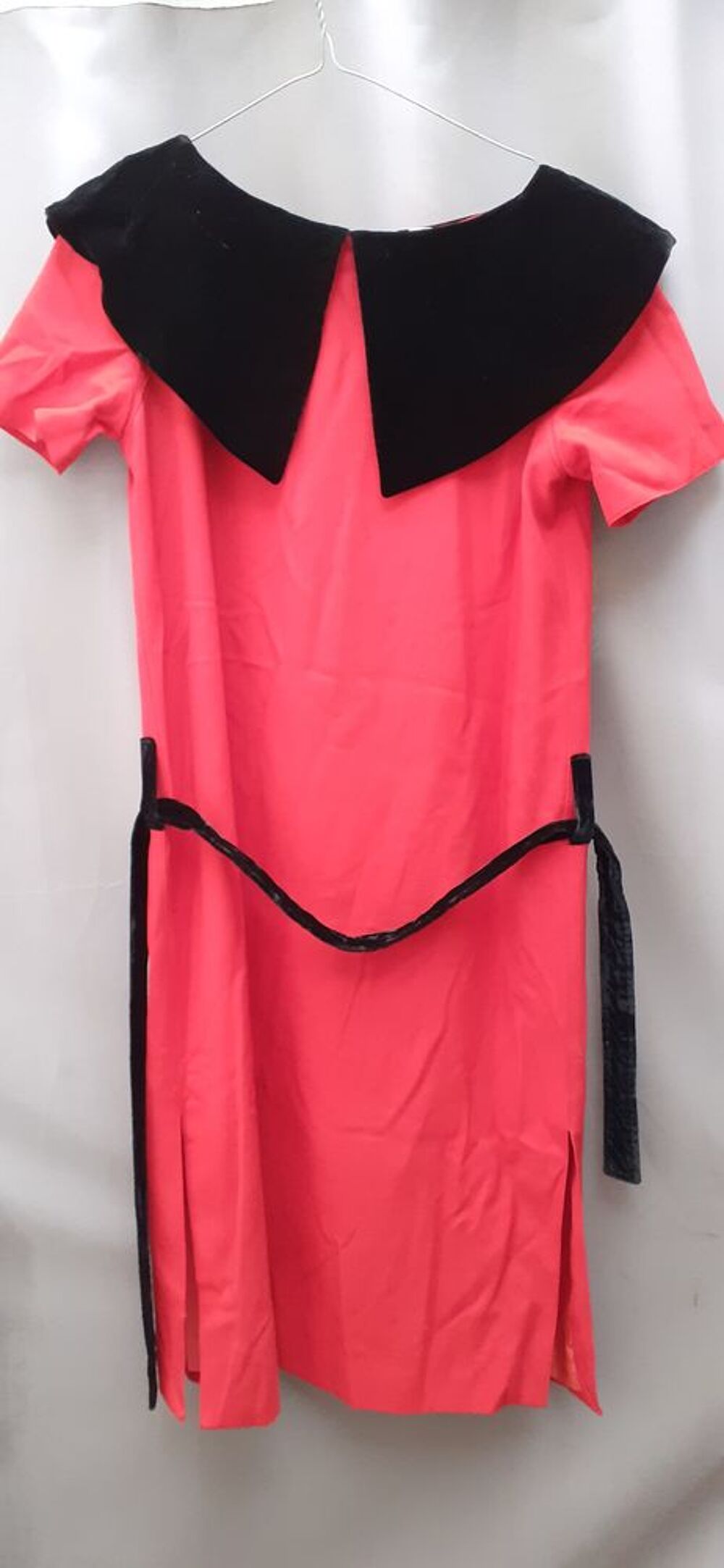 COURREGE - robe ann&eacute;e 60 / 70 Vêtements