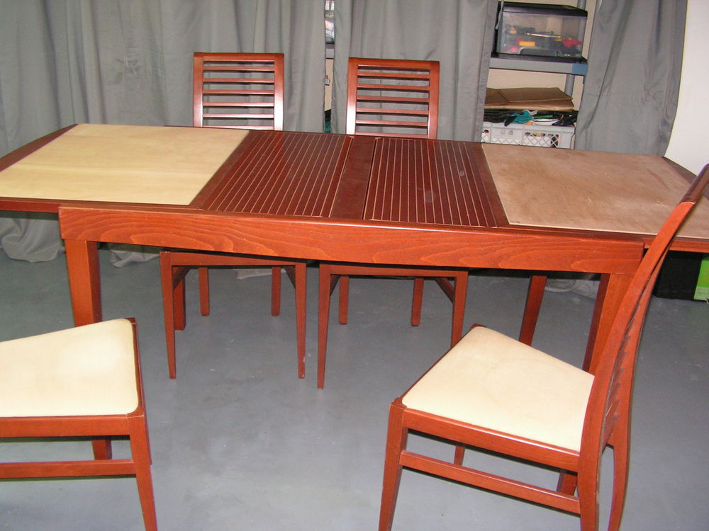 Table &agrave; manger extensible + 4 chaises type SYRACUSE Meubles