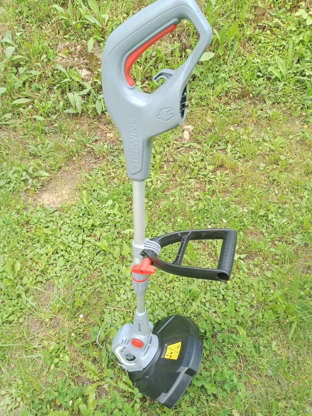 COUPE BORDURE STERWINS ELECTRIQUE NEUF jamais servi Jardin