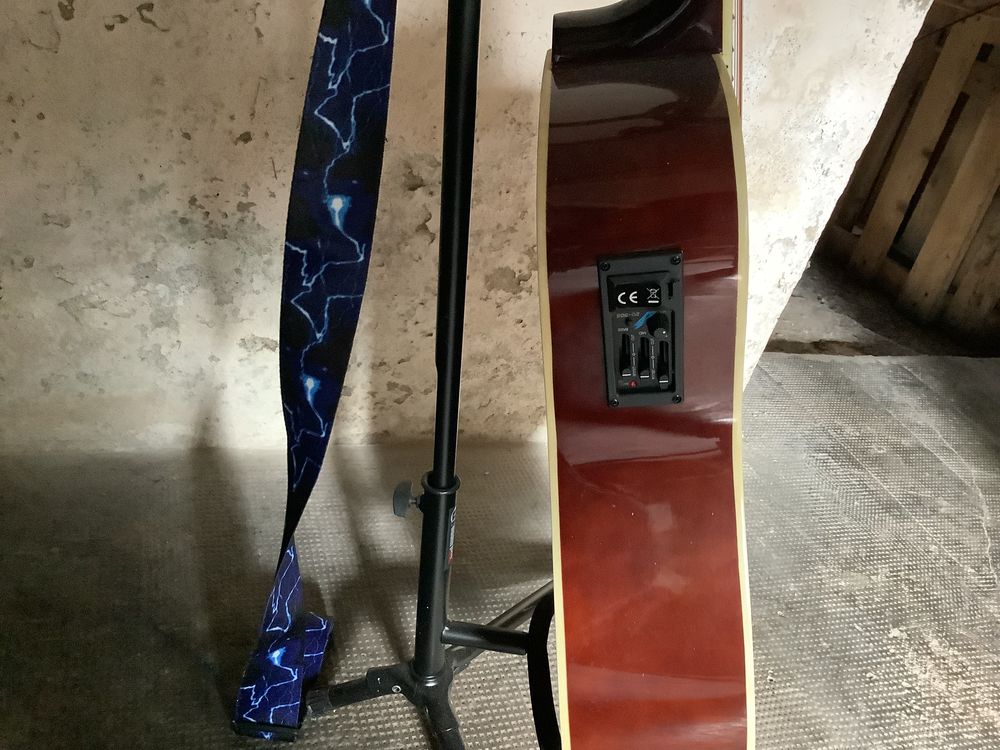 GUITARE ELECTROACOUSTIQUE Instruments de musique