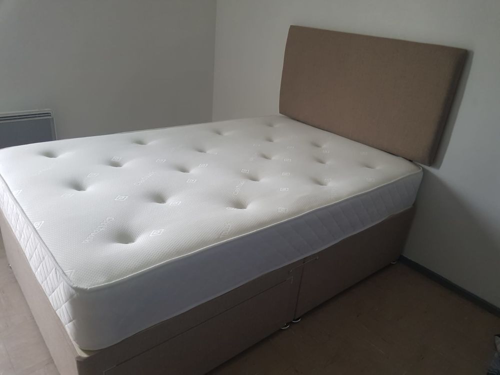 Lit 2 places + matelas + t&ecirc;te de lit Meubles