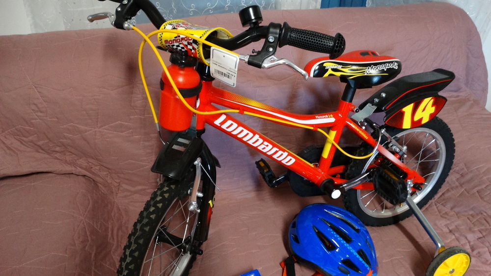v&eacute;los enfant neuf + casque neuf Vélos