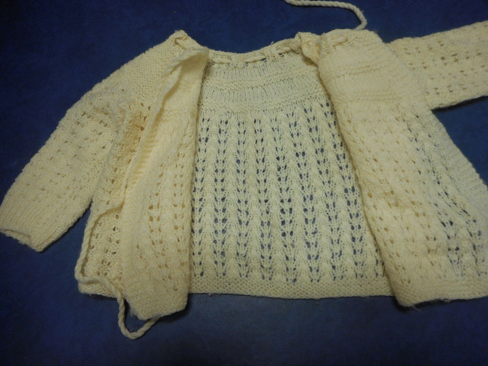 Brassi&egrave;re vintage tricot&eacute;e jaune 1-3 mois Vêtements enfants