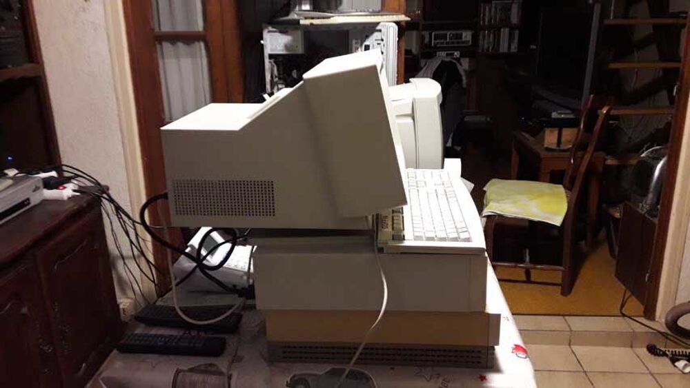 K7 VHS avec films t&eacute;l&eacute; et autres. 