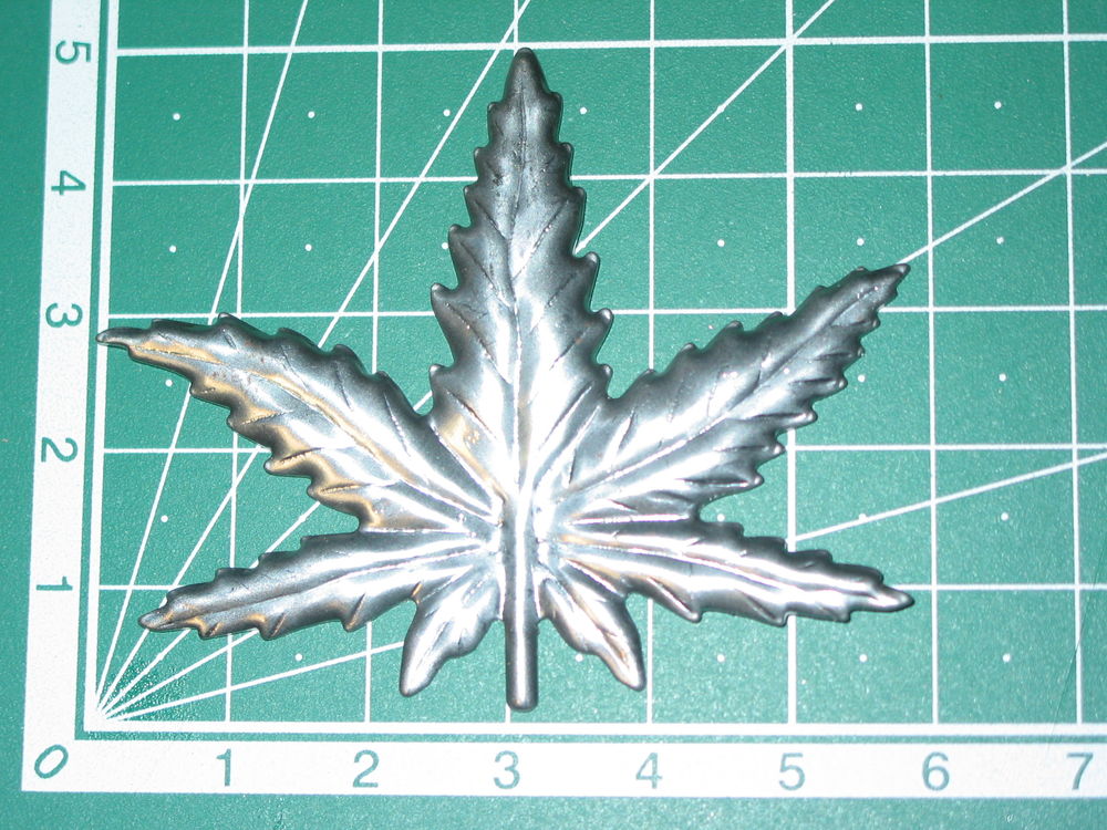 Feuille CANNABIS acier embouti pour lampe lustre applique lu Décoration