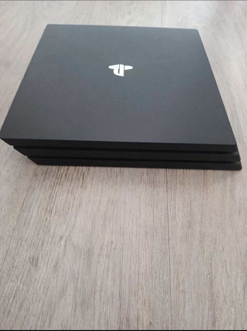 PS4 Pro 1 To GoldHEN jailbreak �  tr�s bon �tat Aubergenville (78)