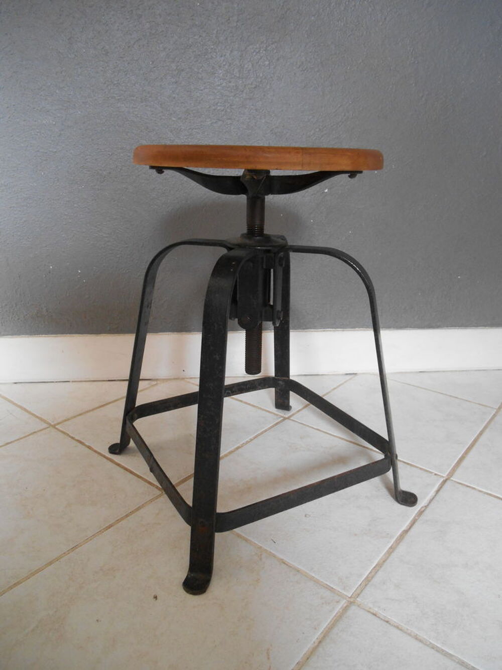 ANCIEN TABOURET INDUSTRIEL Meubles