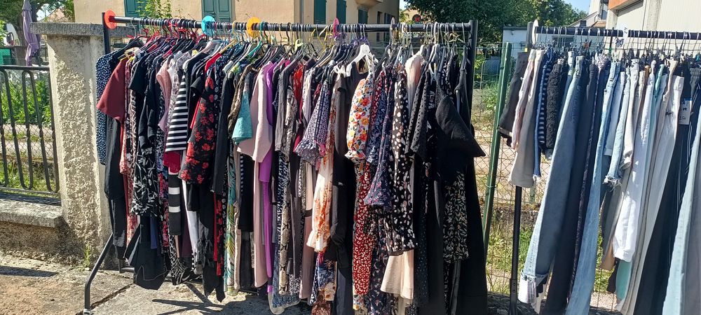 DE LOTS DE V&Ecirc;TEMENTS F&Eacute;MININ Taille 36 au 58-60 Vêtements