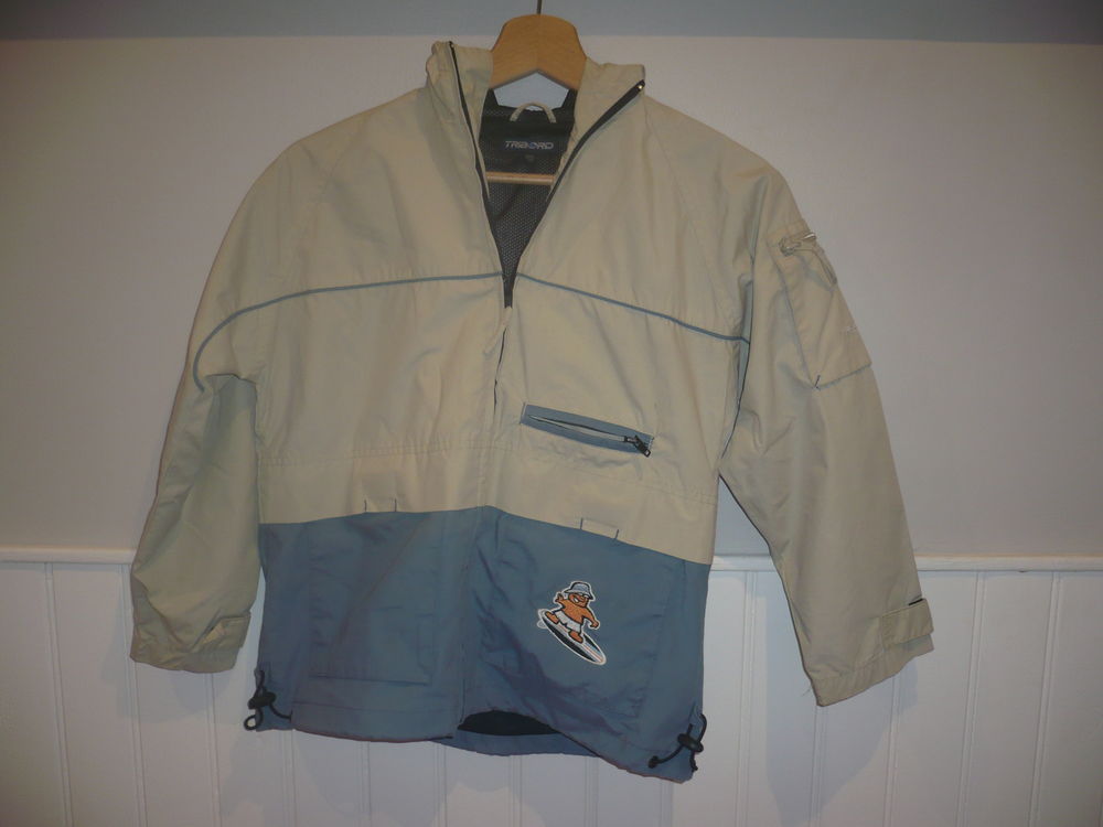 VESTE AVEC CAPUCHE 8 ANS Vêtements