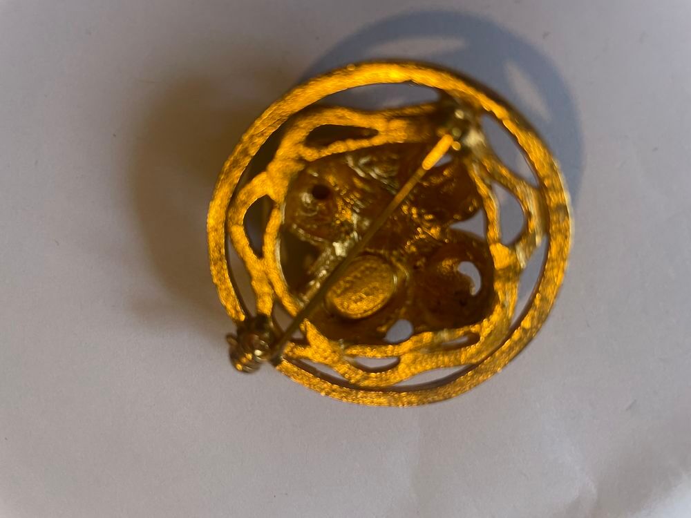 Broche Ronde dor&eacute;e arabesques LANVIN Bijoux et montres