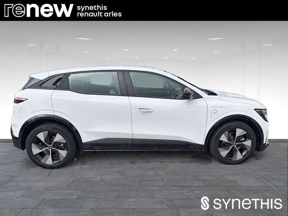 M&eacute;gane Megane E-Tech EV40 130ch standard charge Equilibre 2023 occasion 13200 Arles