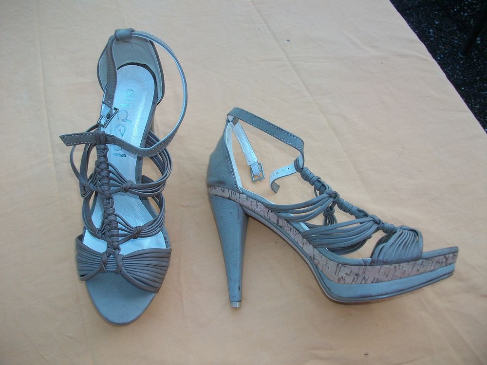 Escarpins Kaki &agrave; talons de 11 cm pt 38-neuf Chaussures