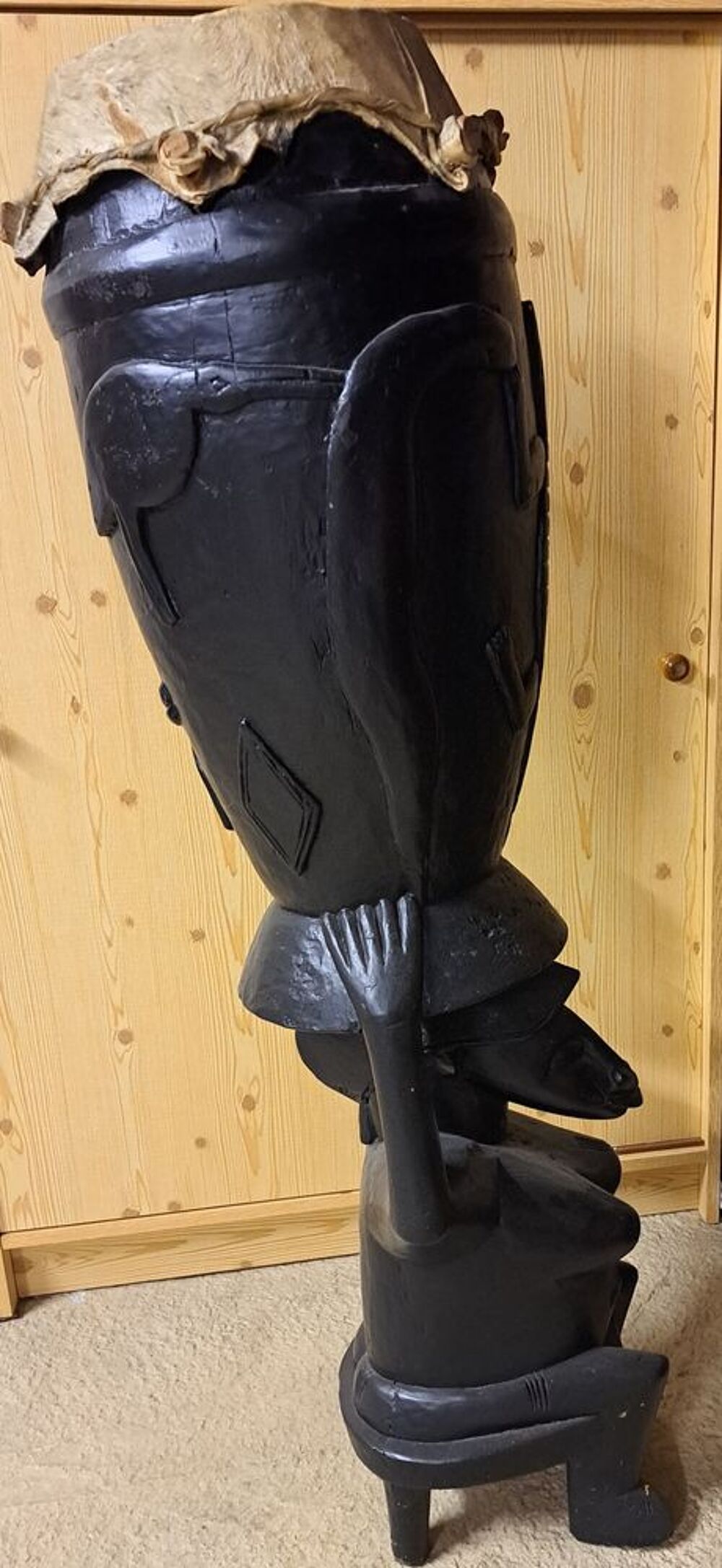 Tam tam sur pieds en bois sculpt&eacute; Décoration