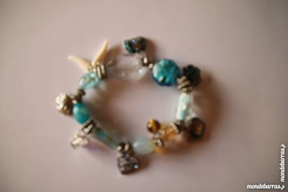 Bracelet &agrave; breloques (28B) Bijoux et montres