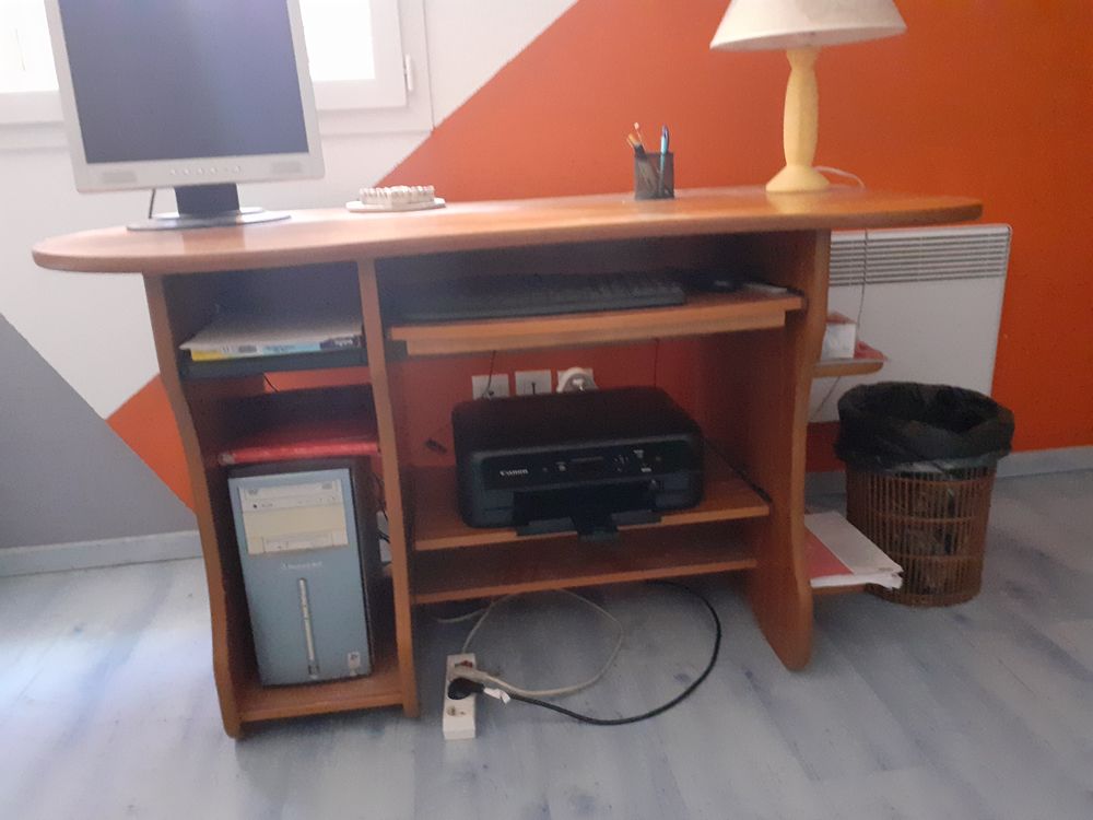 Bureau informatique, d&eacute;cor noyer, Achet&eacute; 370€ en 2002 Meubles