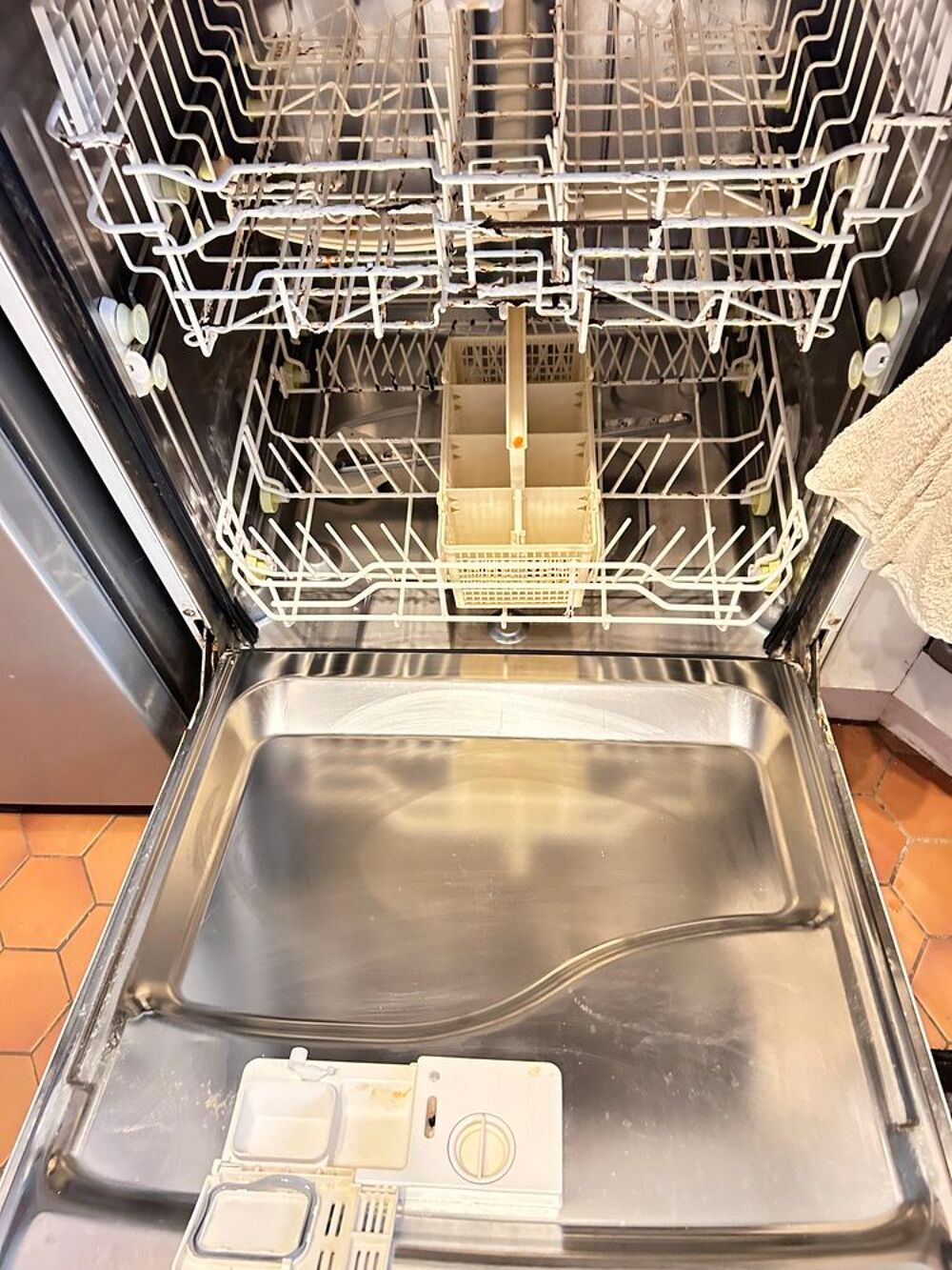 Lave vaisselle bon &eacute;tat fonctionne correctement Electroménager