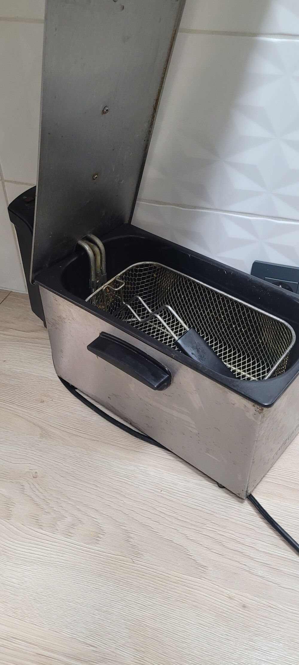 friteuse familiale inox 3l
tr&egrave;s bon &eacute;tat
Electroménager